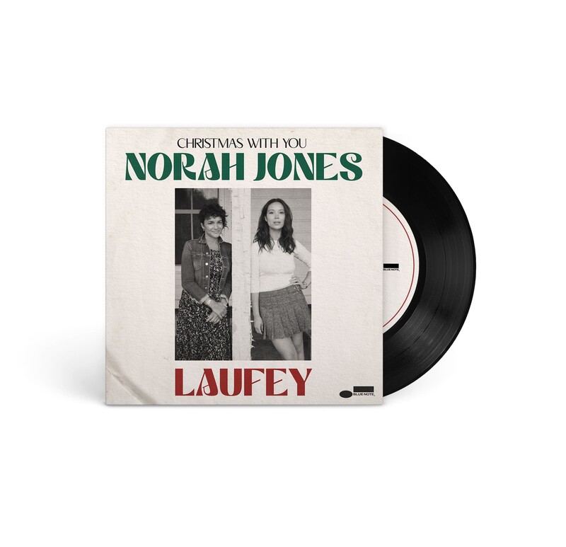 Christmas With You von Norah Jones / Laufey - 7inch Vinyl Single jetzt im uDiscover Store